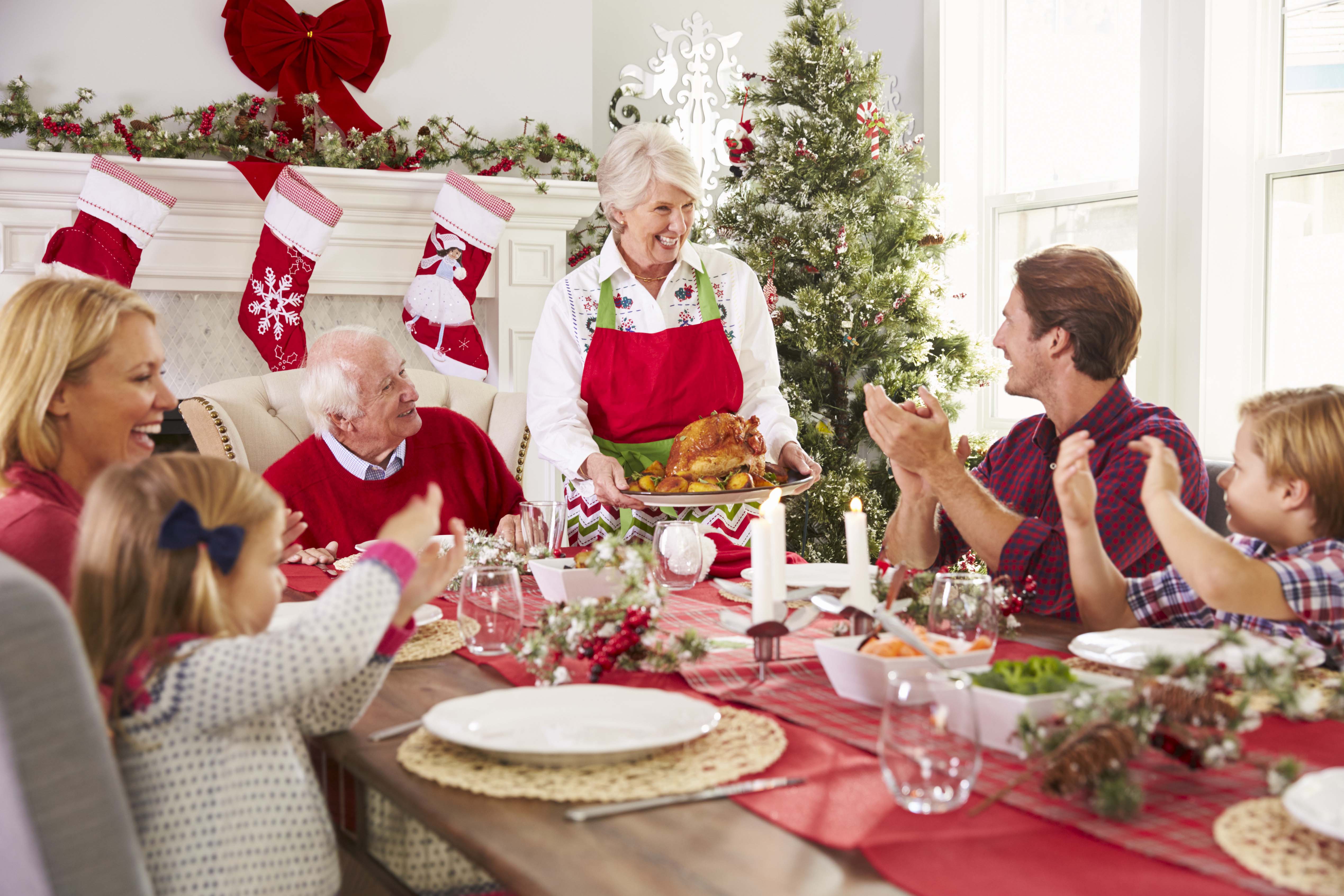 star_Familienbesuch_zu_Weihnachten©Shutterstock_Monkey_Business_Images.jpg